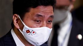 日本防衛大臣岸信夫28日跟汶萊國防部第二部長哈比會談，表明日本也想加入東協各國防衛當局建立的「熱線」。（圖／路透社／達志影像）