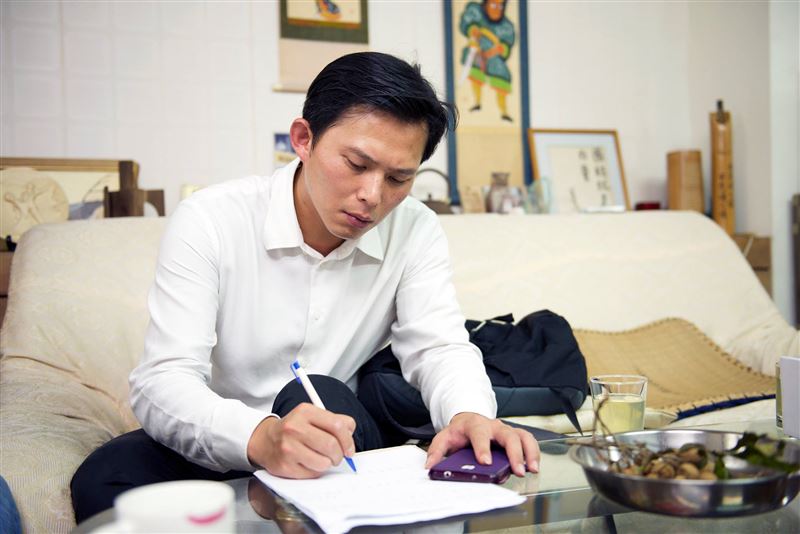 何韻詩遭港警拘捕，黃國昌曾轟中共可恥，如今立場親中令人不解。（圖／翻攝黃國昌臉書）
