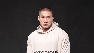 小粉紅曝月薪超自豪　館長一聽傻眼了