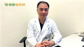 周哲毅副院長提醒，不論是心臟衰竭或是腎病變，患者都需配合醫囑規律用藥，同時保持運動習慣，才能維持良好體力對抗疾病。