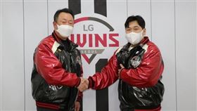▲捕手許道煥（右）加盟LG雙子。（圖／LG雙子球團提供）