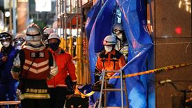 日本大阪一間診所17日發生火災。（圖／路透社／達志影像）