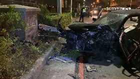 自撞墩受困060.0(DL)