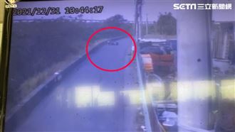 弟吸毒持刀刺死姊　運屍丟包畫面曝光