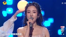 湖南衛視,跨年,晚會,歌手,楊冪,周筆暢,小幸運（圖／翻攝自湖南衛視直播