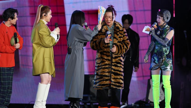 邰智源「木曜」跨年尬聊　網一片罵