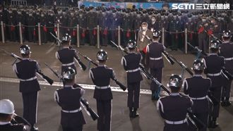 元旦孤單「吹冷風閱兵」　柯P笑回應