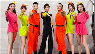 獨／幫于子育伴舞　啦啦隊女神登跨年