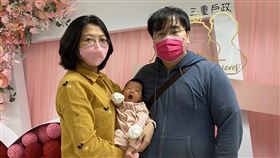 新北元旦新制  生育獎勵金加碼第3胎領3萬2022年到來，新北市民政局1日表示，為鼓勵市民生育並減輕育兒經濟負擔，即日起新北市民第3胎生育獎勵金加碼至新台幣3萬元。（新北市民政局提供）中央社記者沈佩瑤傳真  111年1月1日