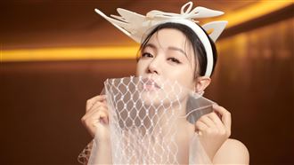 丁噹跨年辣成這樣　透視禮服裡面看光