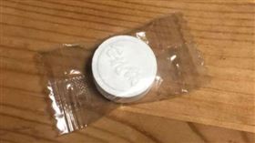 火鍋店送「高級薄荷糖」　她一吃口感嚇傻：尊嚴好痛（圖／翻攝自Dcard）