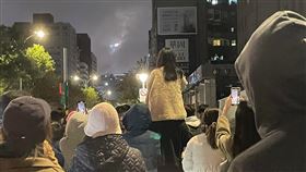  跨年,煙火,肩膀,長高,屁股,視線（圖／臉書社團「爆廢公社二館」