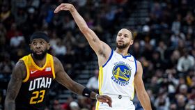 柯瑞（Stephen Curry）連續158場投進三分球。（圖／美聯社／達志影像）