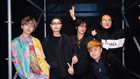 炎亞綸與樂手老師合照。（圖／翻攝自炎亞綸IG）