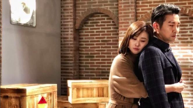 甜曬背後環抱照　陳珮騏1請求被秒拒