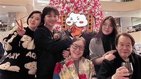 張峰奇PO出全家福竟遭到網友開酸。（圖／翻攝自張峰奇臉書）