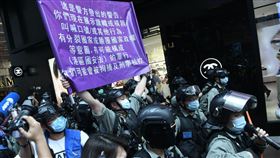 香港國安法通過後，警察權力更大了(圖/翻攝自香港警察臉書)
