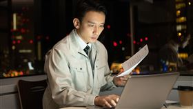 ▲護肝新選擇（註2）【御沛方雄蜂精】的護肝指標胺基酸1瓶≧32瓶蜆精（註3）。（圖／源穎生技提供）