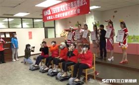 輝葉集團做公益捐電動健步機