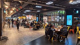 ▲青埔高鐵特區不斷吸納人氣，圖中是高鐵站旁購物中心餐廳區非週末假期的人潮實景。（圖／業者提供）