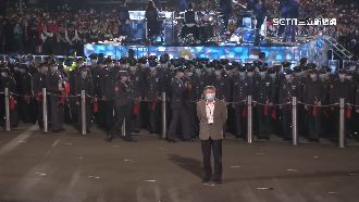 升旗不只柯獨站　陳菊、游錫堃也在場