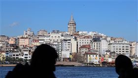 伊斯坦堡加拉達塔土耳其2021年12月通膨率為36.08% ，創自2002年9月以來新高，其中糧食價格飆漲43.8%。圖為伊斯坦堡地標加拉達塔遠眺，攝於2019年2月1日。中央社記者何宏儒阿達那攝  111年1月3日