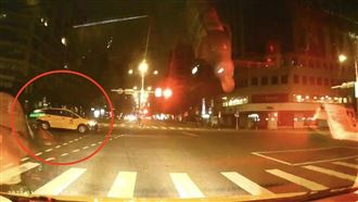 行人遭小黃撞飛亡　重機路過再撞小黃