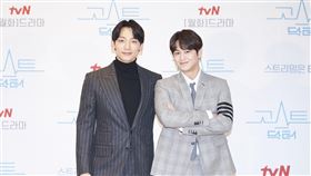 Rain在新劇《Ghost Doctor》中附身操控金汎的身體。（圖／friDay影音提供）