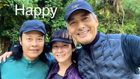 草蜢蔡一智在IG曬出和偶像「發哥」周潤發一起跑步的照片。翻攝自蔡一智IG