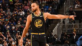 ▲柯瑞（Stephen Curry）打鐵得9分，本季首度得分低於兩位數。（圖／翻攝自勇士推特）