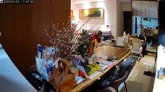 21樓強震！暖媽肉身護女緊抱網讚翻