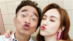 吳宗憲曬出吳姍儒的喜帖。（圖／翻攝自吳宗憲臉書）