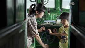 《嗨！神獸》白潤音下戲後也拉著楊采妮一起吃飯一起玩。（圖／甲上提供）