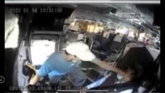 毆人畫面曝光！男不戴罩嗆司機活膩了