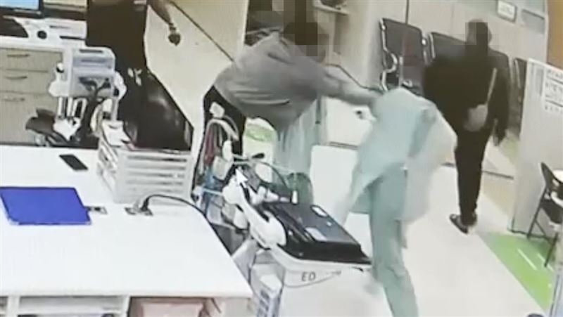 醉男不滿被叫「等等」揮拳傷2護理師