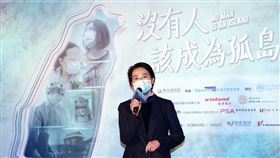 防疫紀錄片「沒有人該成為孤島」首映（2）台北市副市長黃珊珊5日晚間出席防疫紀錄片「沒有人該成為孤島」首映活動，致詞時表達對紀錄片的支持，也肯定防疫旅館業者的辛苦付出。中央社記者郭日曉攝  111年1月5日
