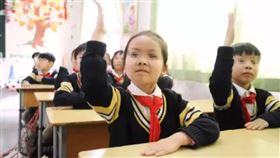 老師,男童,小學生,網易新聞