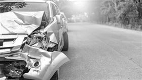 精神不濟,疲勞駕駛,高架,護欄,台北市,（示意圖，非當事者／pixabay）