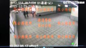 廖男在捷運中山站對著女店員打手槍。（圖／翻攝畫面）