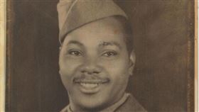 曾在第二次世界大戰服役的最年長美國老兵布魯克斯5日逝世，享嵩壽112歲。圖為布魯克斯1941年樣貌。（圖／翻攝自維基共享資源，版權屬公有領域）
