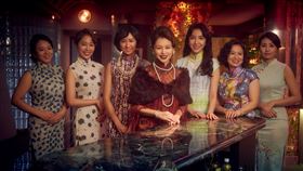《華燈初上》第二部劇中條通酒家女人們鬥美又鬥智，如同宮鬥劇一樣精采。（圖／Netflix、百聿數碼提供）