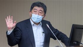 立院衛環委員會  陳時中列席備詢（1）立法院社會福利及衛生環境委員會2日邀請衛福部長陳時中針對「面對COVID-19變異病毒Omicron疫情威脅，我國疫苗、邊境管理政策因應作為、COVID-19口服藥研發採購及審查進度」等進行專題報告並備質詢。中央社記者鄭清元攝  110年12月2日