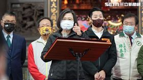 蔡英文陪同林昶佐參拜廣照宮。（圖／民進黨提供）