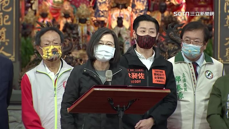蔡英文赴萬華挺林昶佐　讚問政表現好