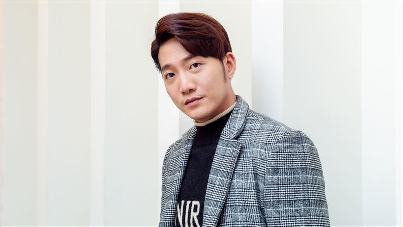 獨／養父母離世　男星失去重心陷低潮