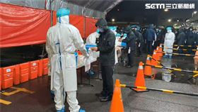 桃機群聚8+4！桃機排班小黃司機　今晨排隊大規模採檢
（圖／翻攝畫面）