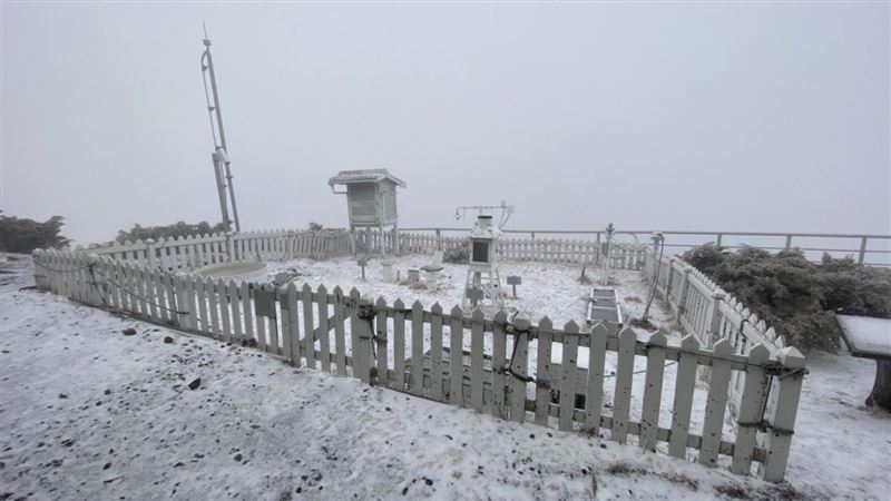 玉山、合歡山下冰霰！雪白景色如仙境