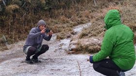 雪霸三六九山莊、桃山清晨飄雪  山友樂拍照低溫搭配水氣，雪霸國家公園海拔3000公尺以上三六九山莊、武陵四秀桃山等地區7日清晨降雪，山友把握機會拍照。雪霸國家公園管理處呼籲近期要入山的民眾應確實準備好雪地攀登裝備，確保安全。（布農卡里布灣協作提供）中央社記者管瑞平傳真  111年1月7日