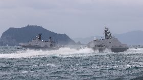 沱江艦、塔江艦海上操演展現機動力（2