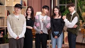 李龍真、Yura、Simon D、金叡園、李柱延